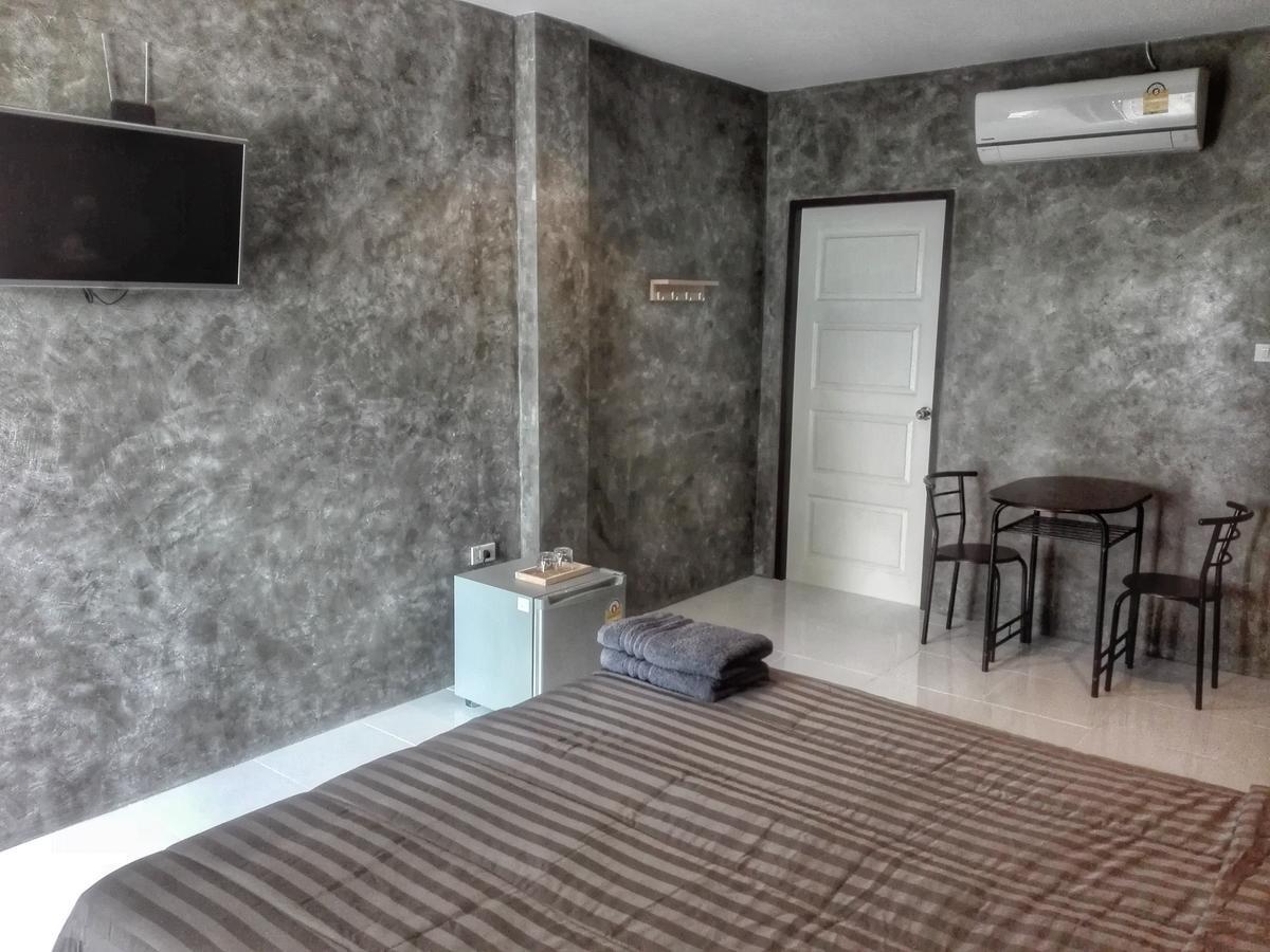 4Hearts Loft House Hotel Surat Thani Bagian luar foto