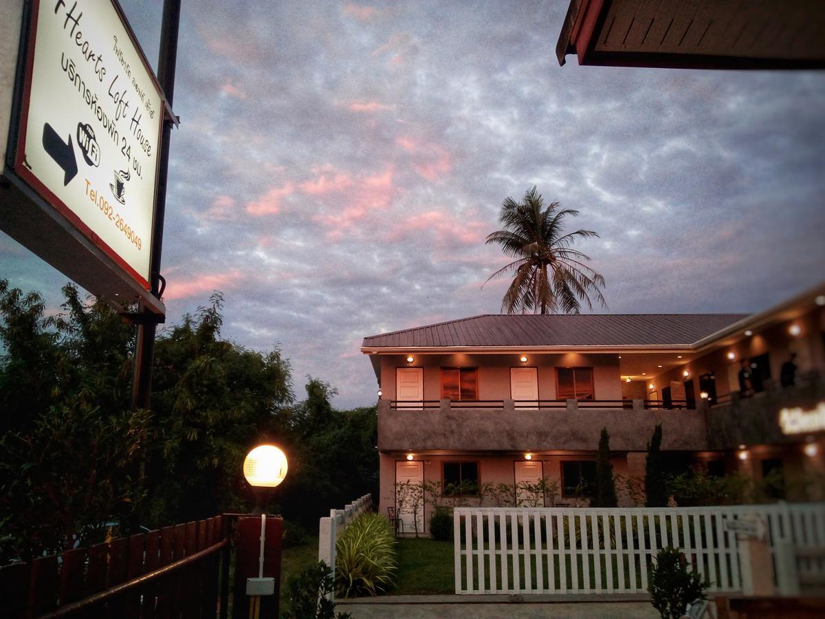 4Hearts Loft House Hotel Surat Thani Bagian luar foto