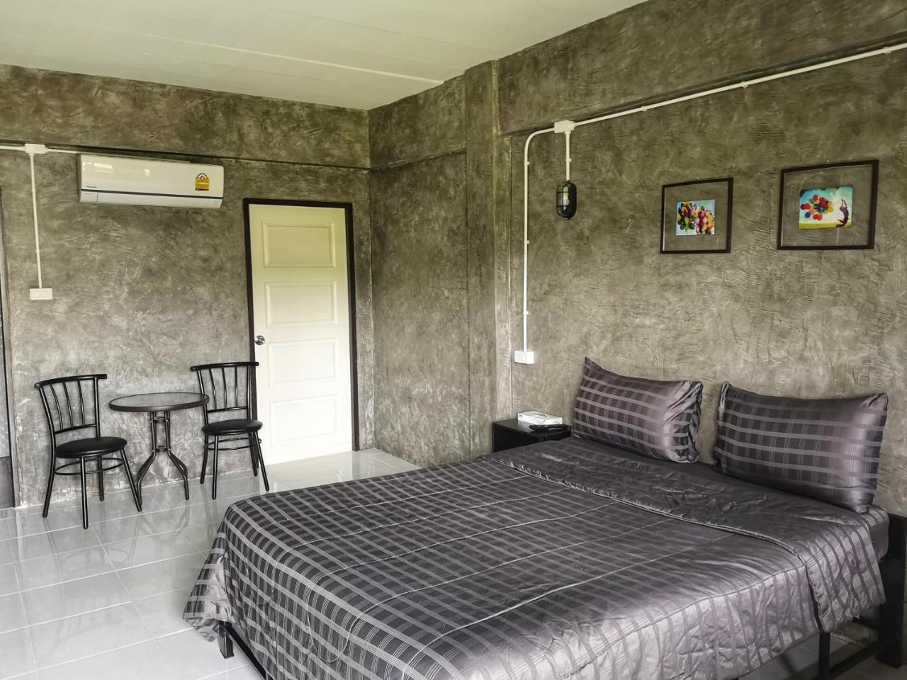 4Hearts Loft House Hotel Surat Thani Bagian luar foto