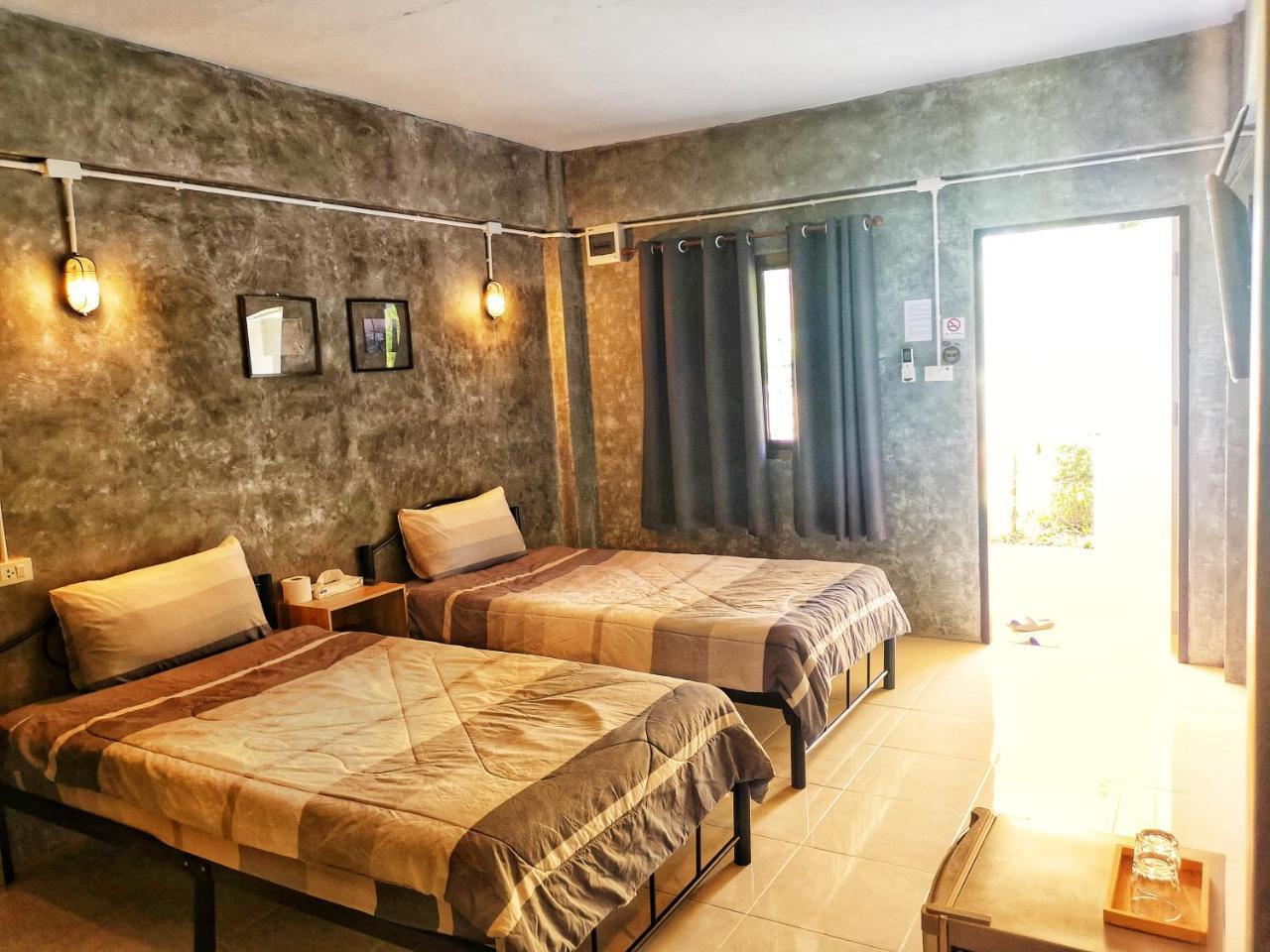 4Hearts Loft House Hotel Surat Thani Bagian luar foto